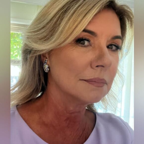 Continental Vintage Blue Borealis Rhinestone Clip On Earrings - Picture 15 of 16